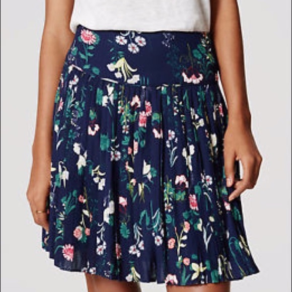 LOFT Dresses & Skirts - Ann Taylor LOFT Valley Floral Pleated Skirt Size 6